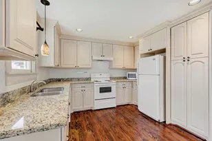 404 E 29th St, Houston, TX 77008 - Photo 2