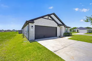 3225 Fig Tree Ln, Texas City, TX 77590 - Photo 2