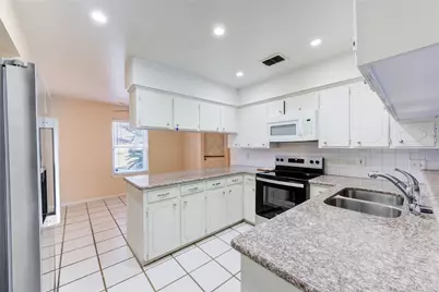 5711 Weeping Willow Road, Houston, TX 77092 - Photo 10