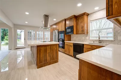 10322 Lynbrook Hollow Street, Houston, TX 77042 - Photo 8