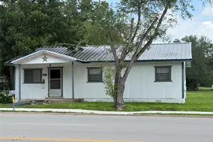 603 E North Main St, Flatonia, TX 78941 - Photo 1