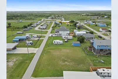 940 Sandollar, Crystal Beach, TX 77650 - Photo 8
