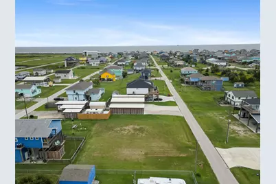 940 Sandollar, Crystal Beach, TX 77650 - Photo 4