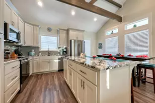 911 S Tinkle Ln, Crystal Beach, TX 77650 - Photo 10