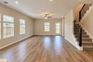 10012 Deussen Ln, Texas City, TX 77591 - Photo 4