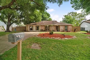 412 Westwood Dr, Friendswood, TX 77546 - Photo 1