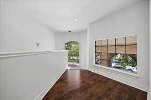 56 Bayou Pointe Dr, Houston, TX 77063 - Photo 22