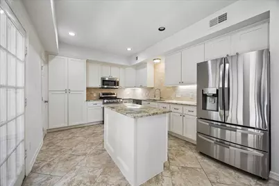 56 Bayou Pointe Drive, Houston, TX 77063 - Photo 8