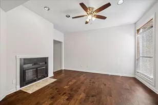56 Bayou Pointe Dr, Houston, TX 77063 - Photo 12