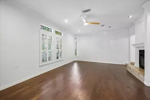 56 Bayou Pointe Dr, Houston, TX 77063 - Photo 10
