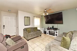 10119 Hannon Dr, Houston, TX 77040 - Photo 4