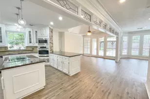 1810 7 Maples Dr, Houston, TX 77345 - Photo 18