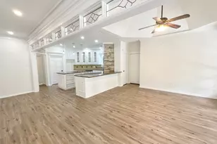 1810 7 Maples Dr, Houston, TX 77345 - Photo 16