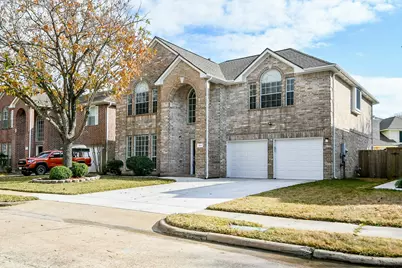 815 Robins Way, Stafford, TX 77477 - Photo 2