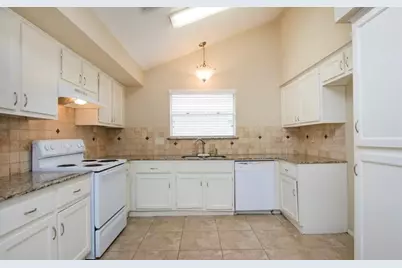 5815 Heather Street, League City, TX 77573 - Photo 6