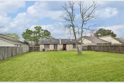 5815 Heather Street, League City, TX 77573 - Photo 12