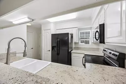 3131 Southwest Freeway #46, Houston, TX 77098 - Photo 8