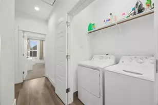 2056 Johanna Dr, Houston, TX 77055 - Photo 10