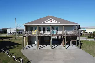 2429 Sand Castle Dr, Crystal Beach, TX 77650 - Photo 2