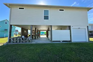 2429 Sand Castle Dr, Crystal Beach, TX 77650 - Photo 4