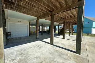 2429 Sand Castle Dr, Crystal Beach, TX 77650 - Photo 6