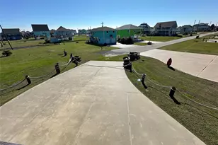 2429 Sand Castle Dr, Crystal Beach, TX 77650 - Photo 14