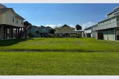 13613 Pirates Beach Boulevard, Galveston, TX 77554 - Photo 6