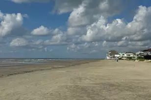 13613 Pirates Beach Blvd, Galveston, TX 77554 - Photo 8