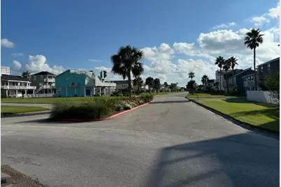 13613 Pirates Beach Boulevard, Galveston, TX 77554 - Photo 4