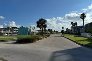 13613 Pirates Beach Blvd, Galveston, TX 77554 - Photo 4
