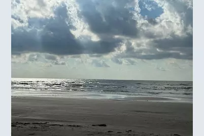 13613 Pirates Beach Boulevard, Galveston, TX 77554 - Photo 10