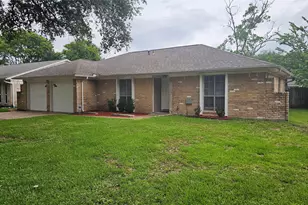 1404 Cactus St, Baytown, TX 77521 - Photo 2