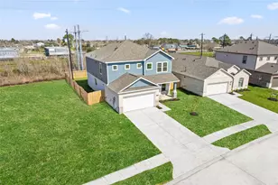 404 Kendall Crest Dr, Alvin, TX 77511 - Photo 2