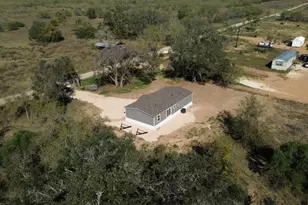 3149 County Rd 124, Floresville, TX 78114 - Photo 14