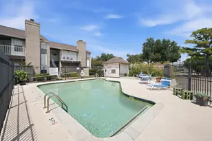 2011 Spenwick Dr, Houston, TX 77055 - Photo 2