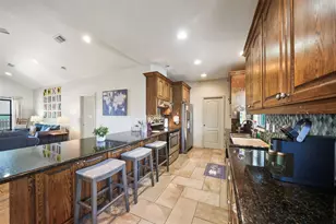 858 Kahla Dr, Crystal Beach, TX 77650 - Photo 10