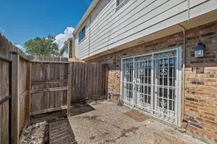 10324 Longmont Dr, Houston, TX 77042 - Photo 26
