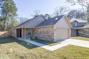 301 N Meadows Dr, Willis, TX 77378 - Photo 2