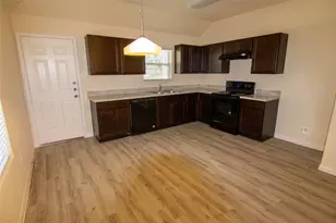 301 N Meadows Dr, Willis, TX 77378 - Photo 4