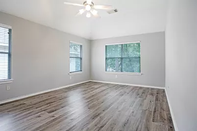 43 W Spindle Tree Circle, The Woodlands, TX 77382 - Photo 16