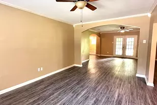 5830 Effingham Dr, Houston, TX 77035 - Photo 2