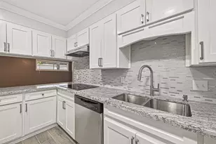 4729 Paradise Ln, Houston, TX 77048 - Photo 34