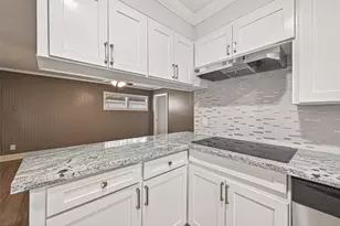 4729 Paradise Ln, Houston, TX 77048 - Photo 32