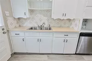 1106 12th 1/2 Street N, Texas City, TX 77590 - Photo 6