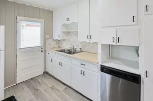 1106 12th 1/2 Street N, Texas City, TX 77590 - Photo 4