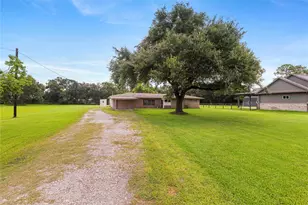 110 Mustang Dr, Alvin, TX 77511 - Photo 40