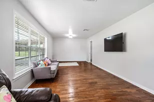 110 Mustang Dr, Alvin, TX 77511 - Photo 8