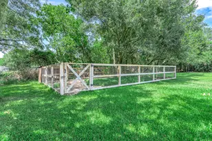 110 Mustang Dr, Alvin, TX 77511 - Photo 28