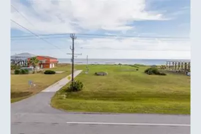 981 Marjorie, Gilchrist, TX 77617 - Photo 2