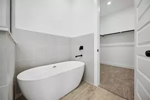 8107 Calhoun Rd, Houston, TX 77033 - Photo 20